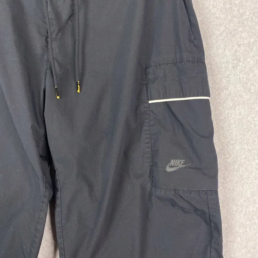 Nike Sportswear Mens 34 Essential Style Woven Utility Pants in Black